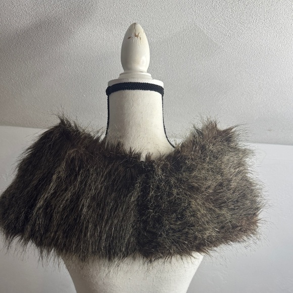 Elegant Faux Fur Shawl in Brown - Picture 6 of 12